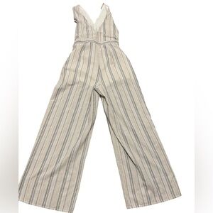 Harper Heritage V neck sleeveless jumpsuit‎ Size Medium